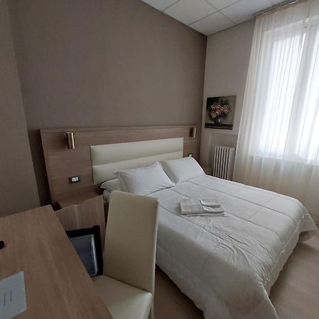 Hotel Tina 디아노마리나 외부 사진
