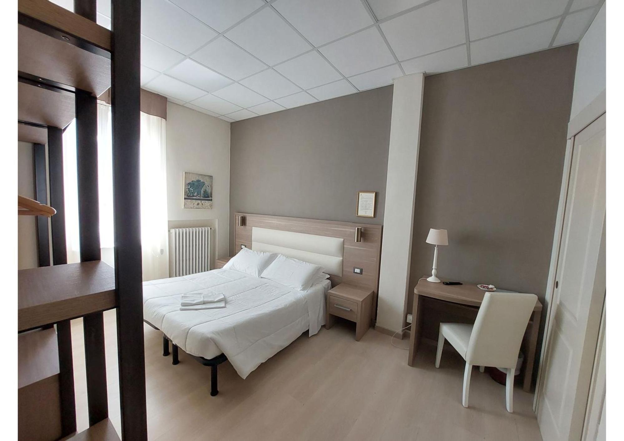Hotel Tina 디아노마리나 외부 사진