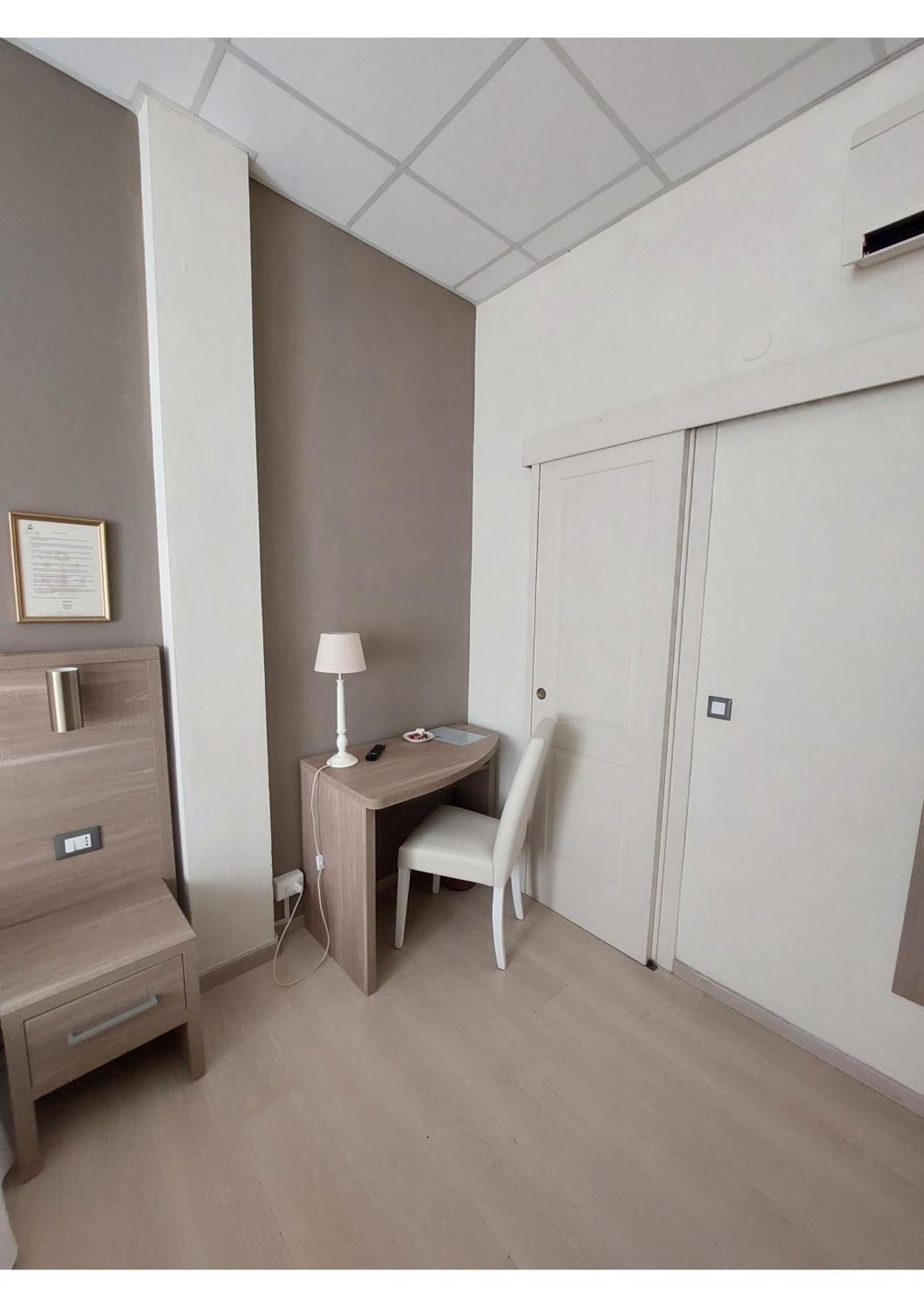 Hotel Tina 디아노마리나 외부 사진