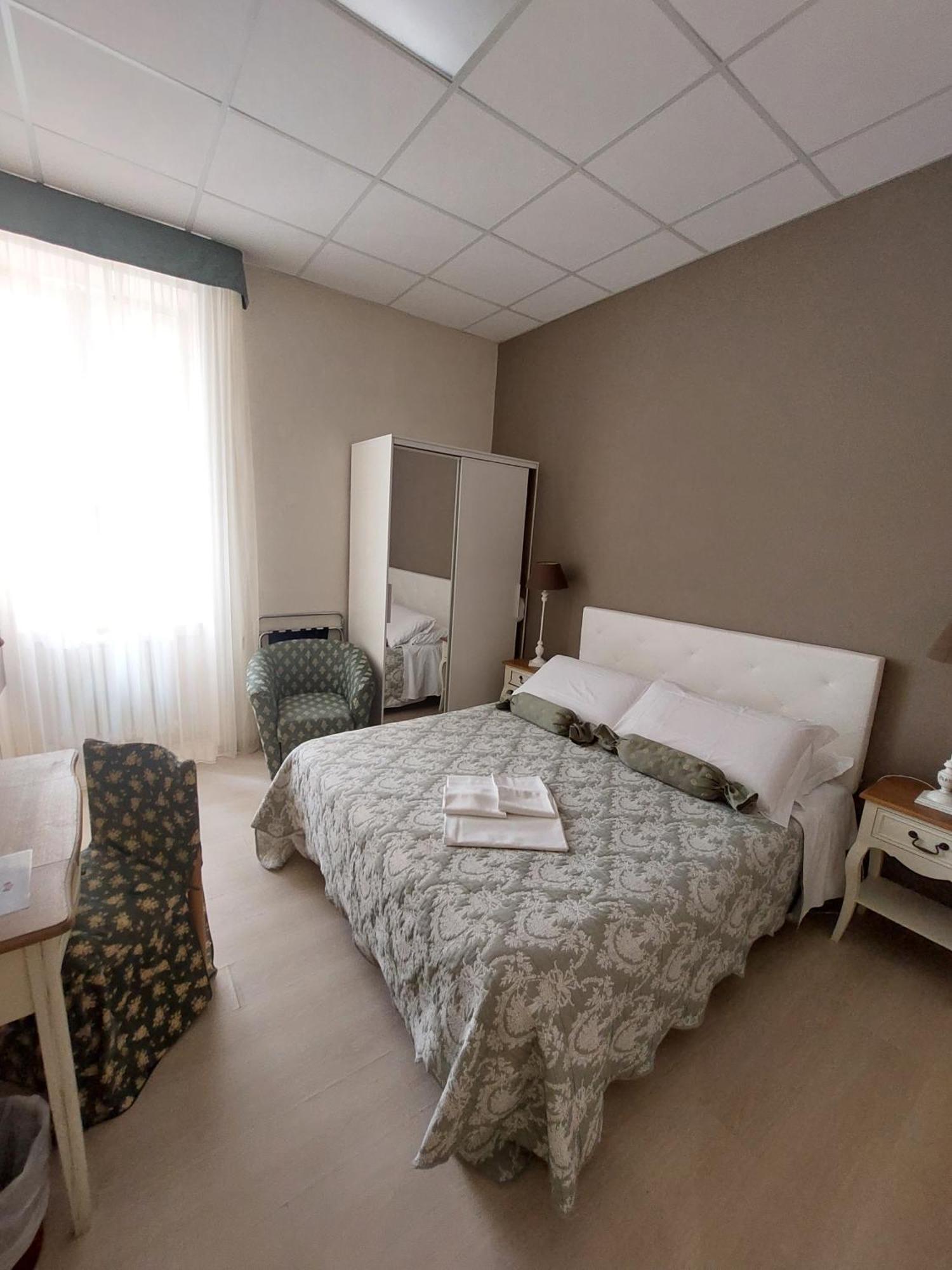 Hotel Tina 디아노마리나 외부 사진