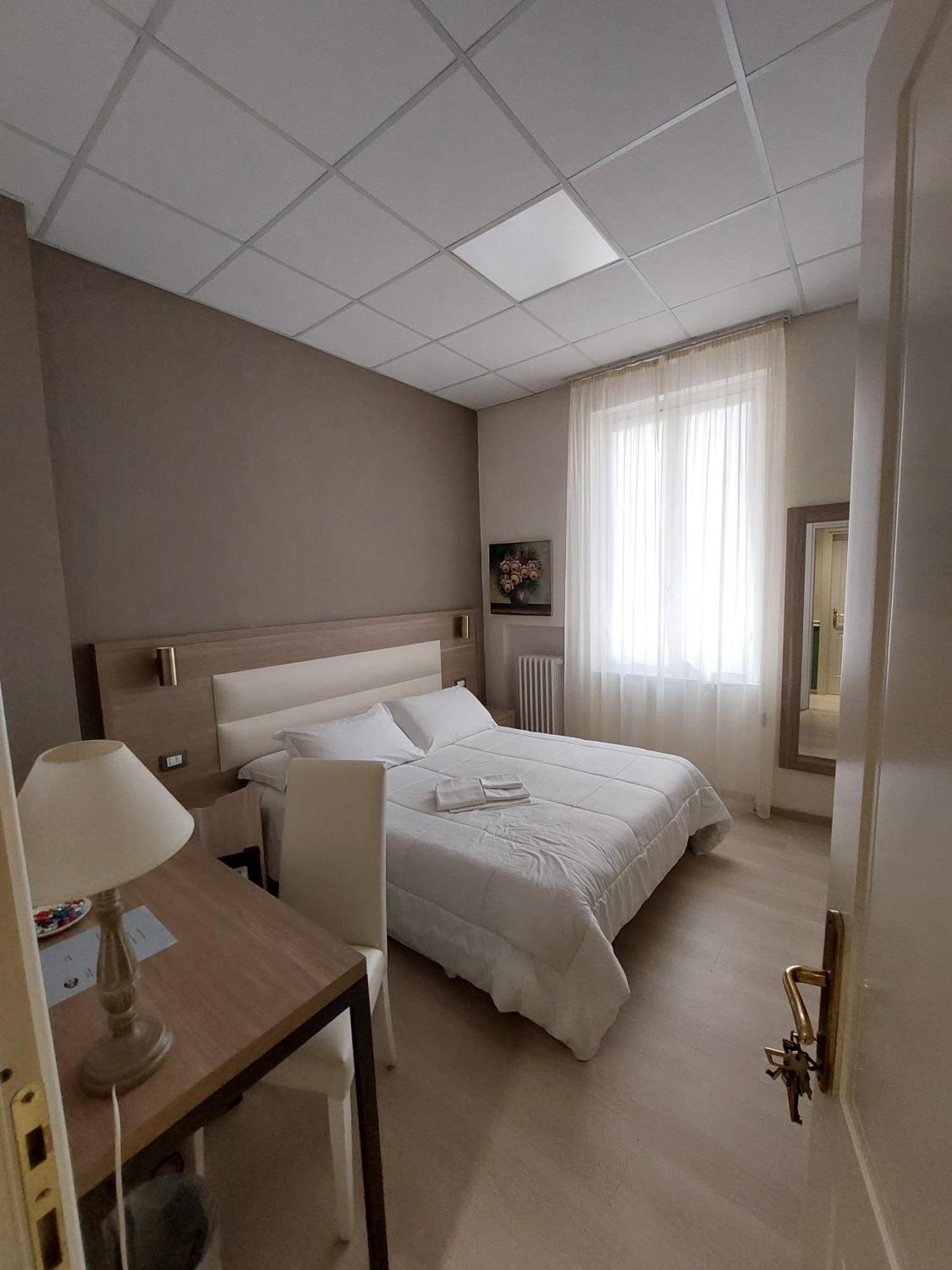 Hotel Tina 디아노마리나 외부 사진