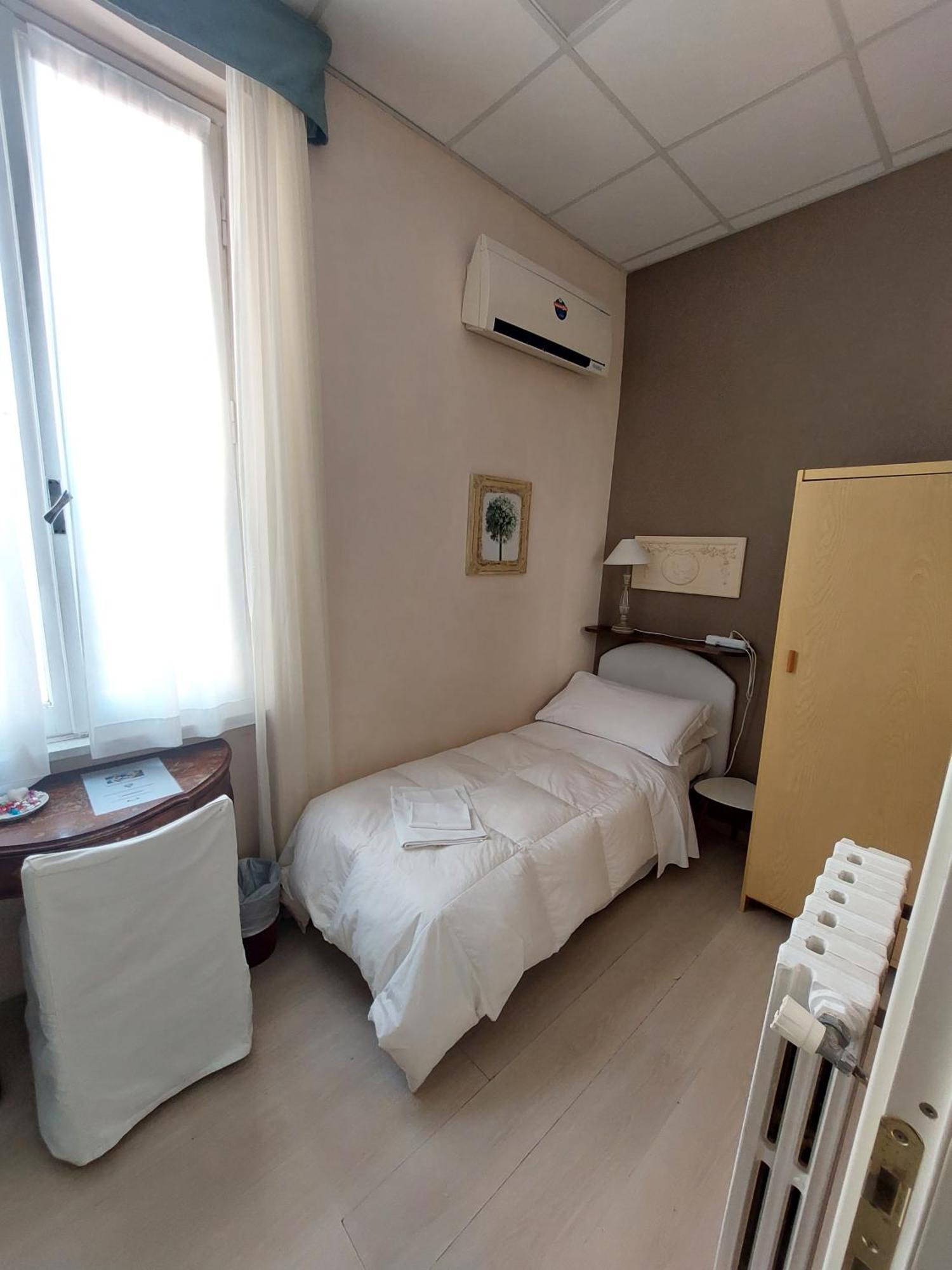 Hotel Tina 디아노마리나 외부 사진